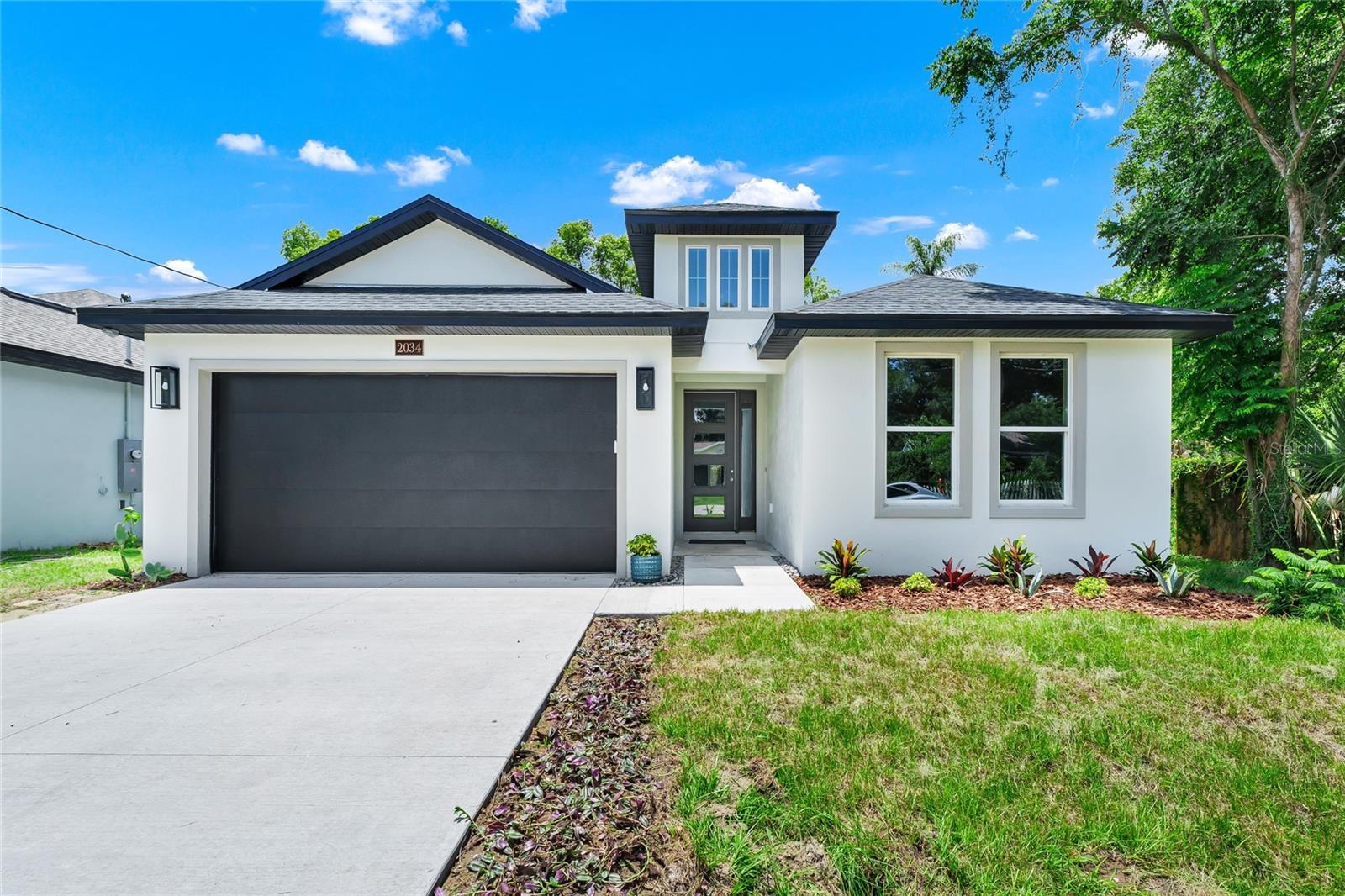 Single Family Residence in ORLANDO, FL - Daniel Dourado