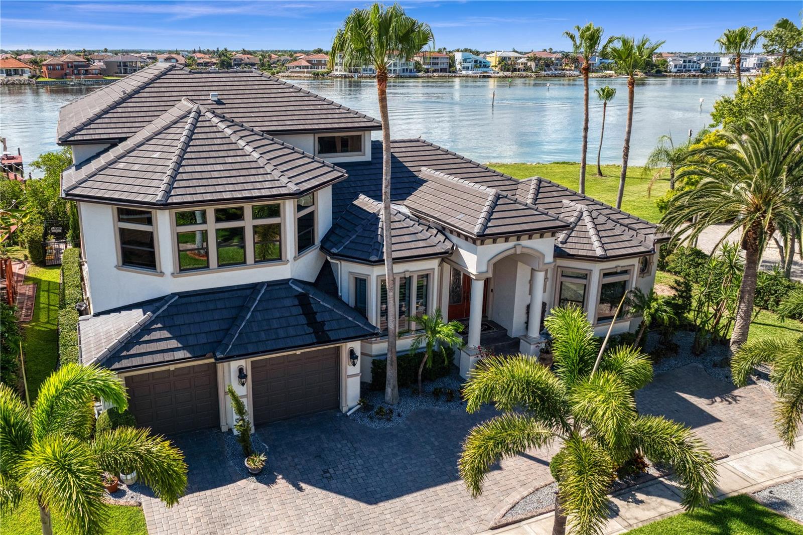 Single Family Residence in APOLLO BEACH, FL - Daniel Dourado