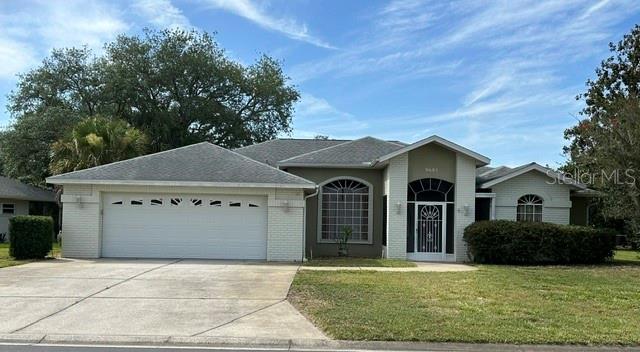 Single Family Residence in WEEKI WACHEE, FL - Daniel Dourado