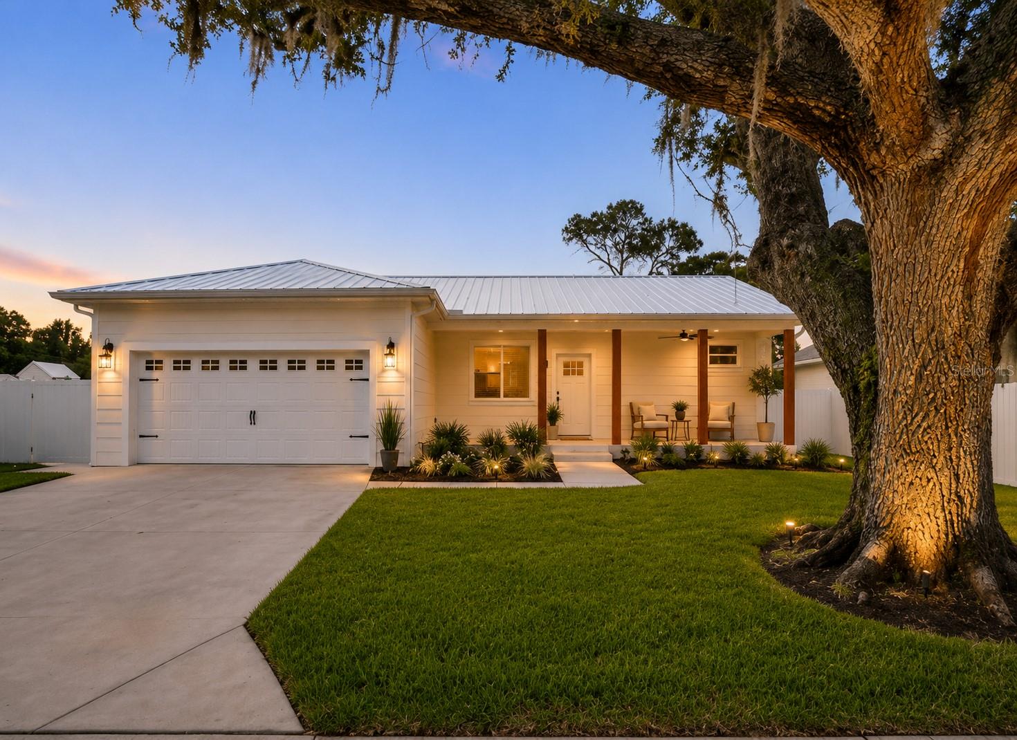 Single Family Residence in PALMETTO, FL - Daniel Dourado