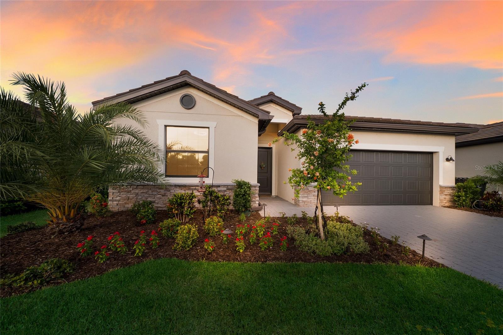 Single Family Residence in BRADENTON, FL - Daniel Dourado