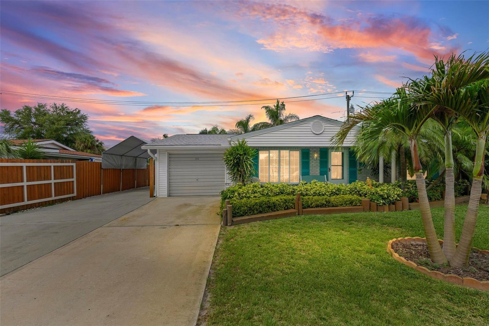 Single Family Residence em PORT CHARLOTTE, FL - Daniel Dourado