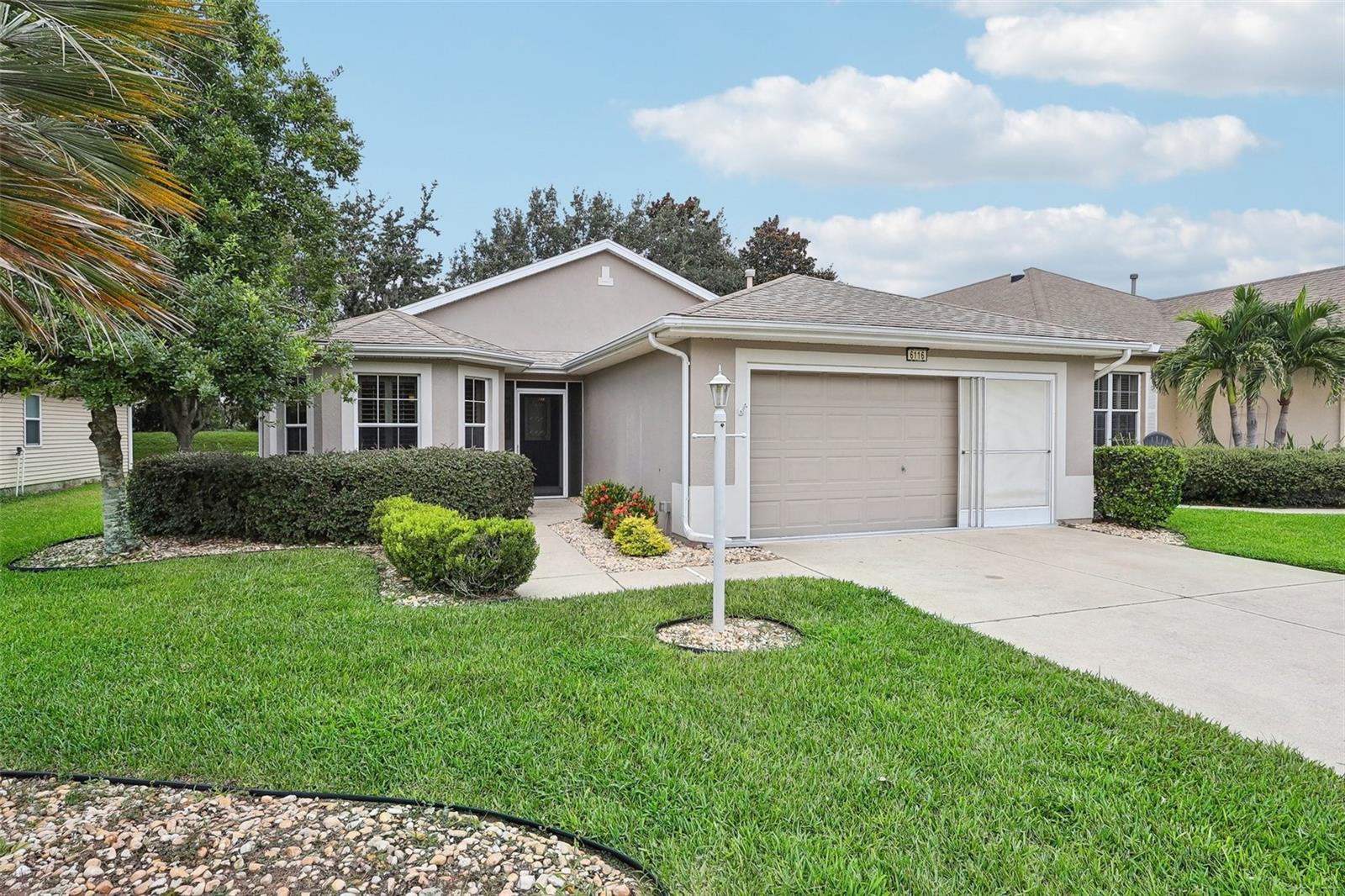 Single Family Residence in TAVARES, FL - Daniel Dourado