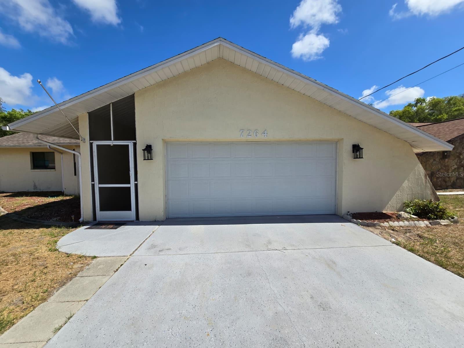 Single Family Residence in SPRING HILL, FL - Daniel Dourado
