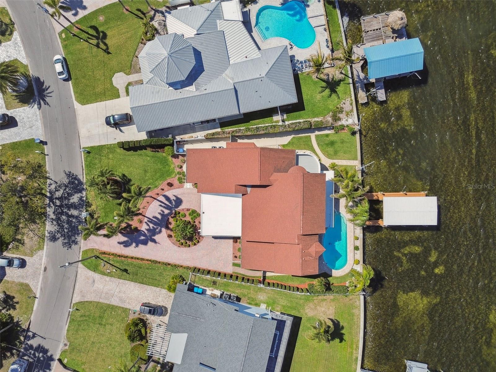 Single Family Residence in PALM HARBOR, FL - Daniel Dourado