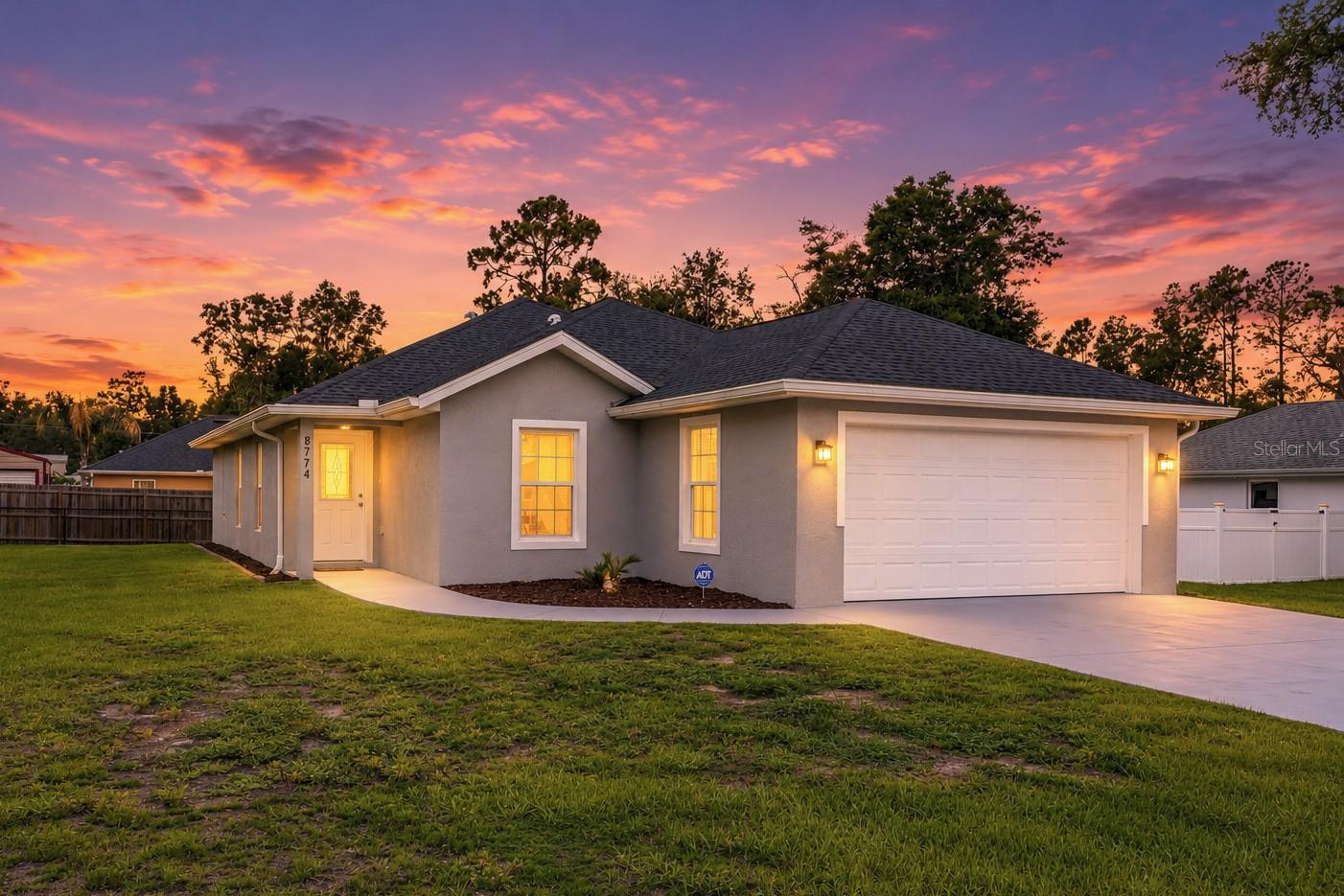 Single Family Residence in SUMMERFIELD, FL - Daniel Dourado