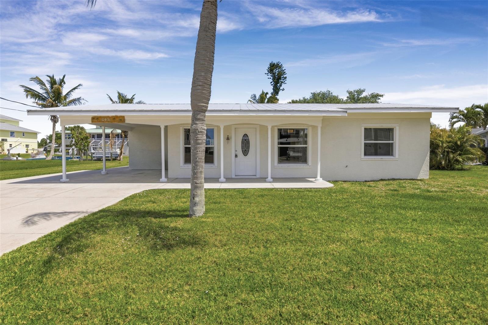 Single Family Residence in ENGLEWOOD, FL - Daniel Dourado