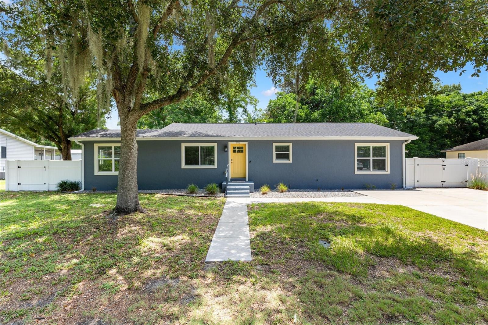 Single Family Residence in WILDWOOD, FL - Daniel Dourado