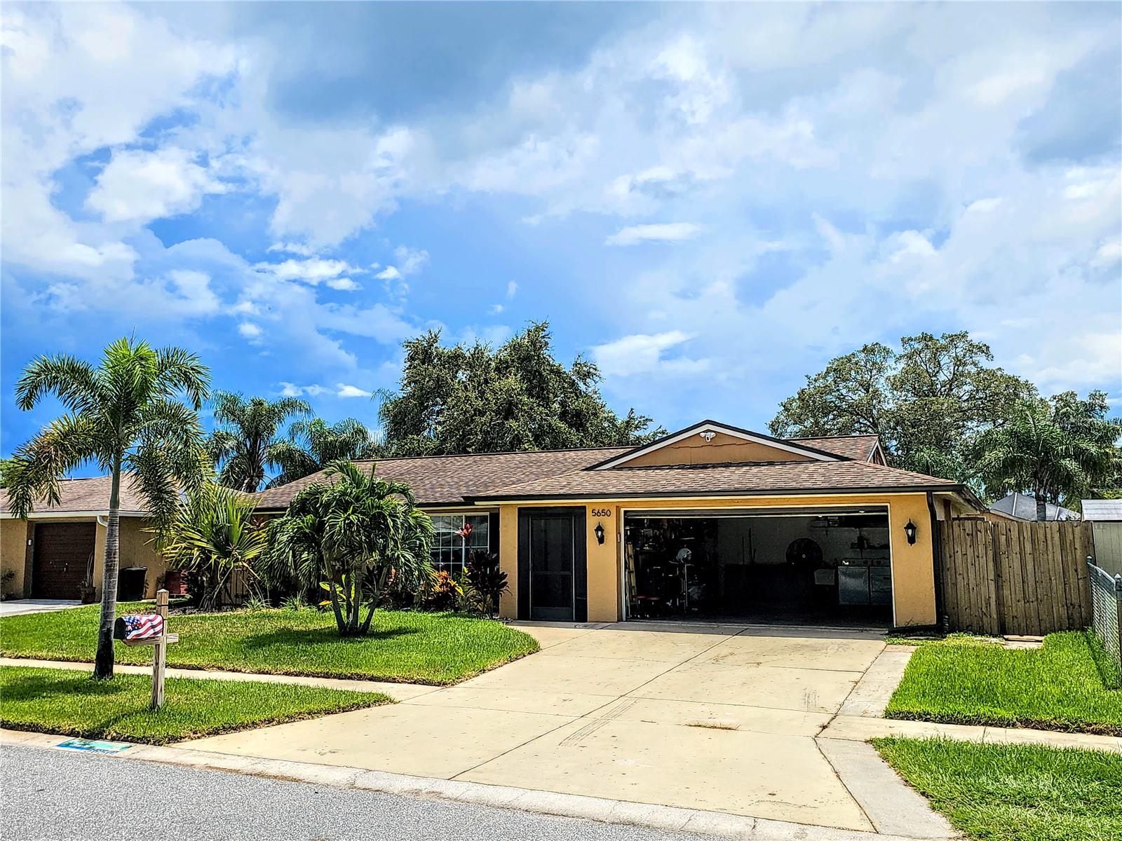 Single Family Residence em HOLIDAY, FL - Daniel Dourado