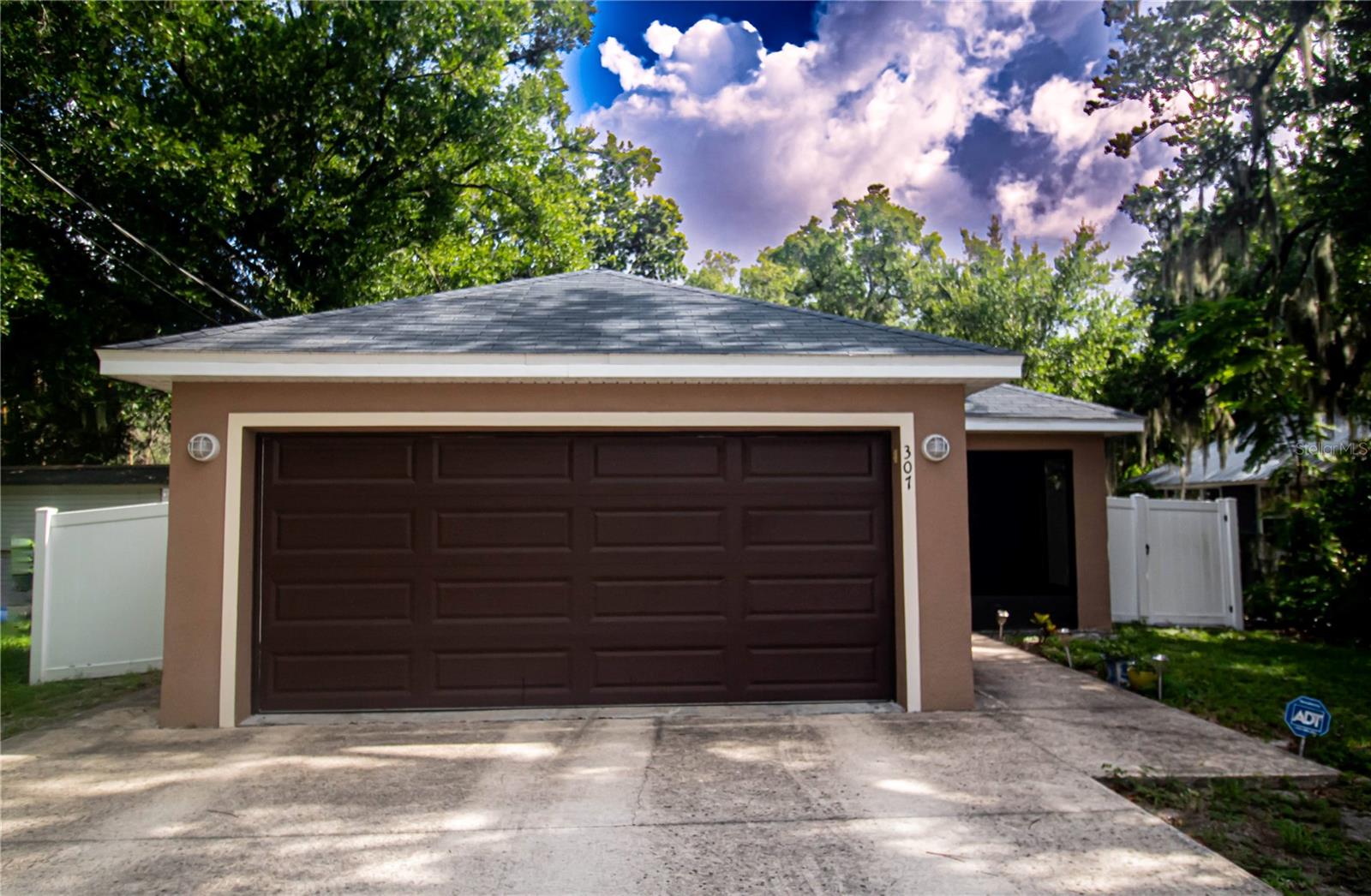Single Family Residence in MULBERRY, FL - Daniel Dourado