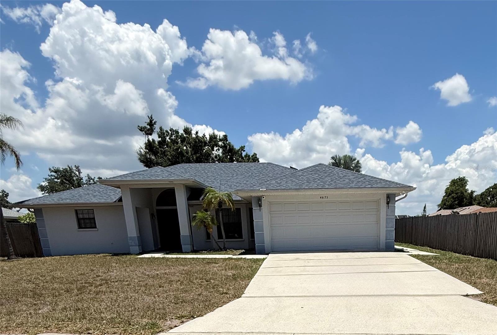 Single Family Residence in BRADENTON, FL - Daniel Dourado