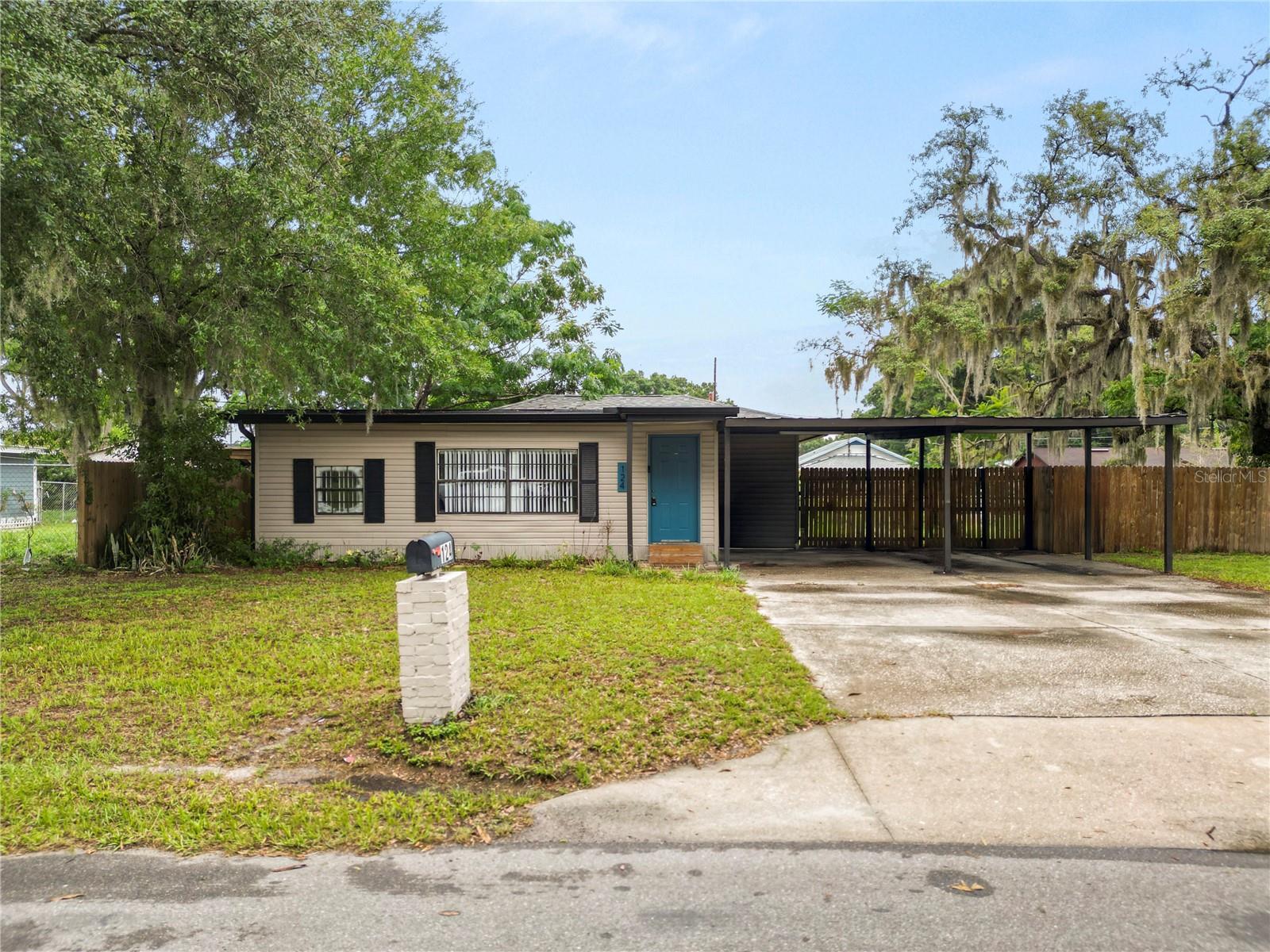 Single Family Residence in LAKELAND, FL - Daniel Dourado