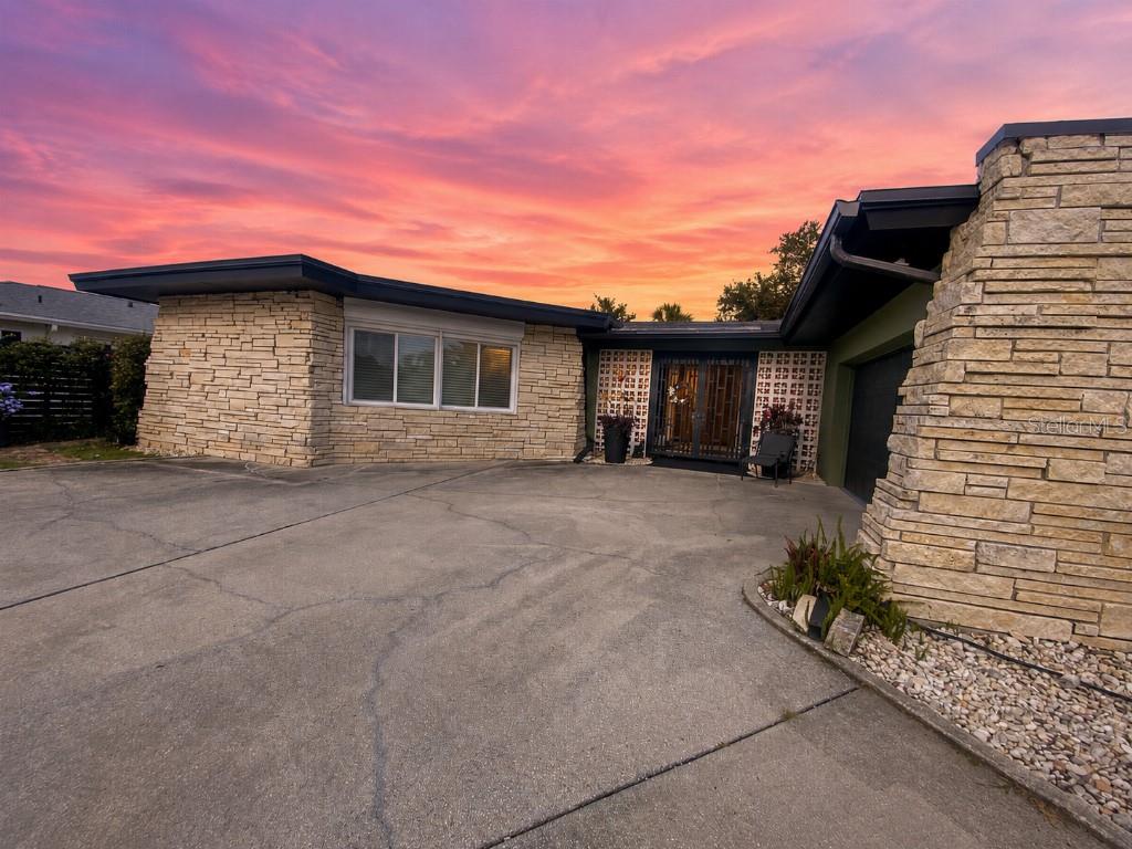 Single Family Residence in LARGO, FL - Daniel Dourado