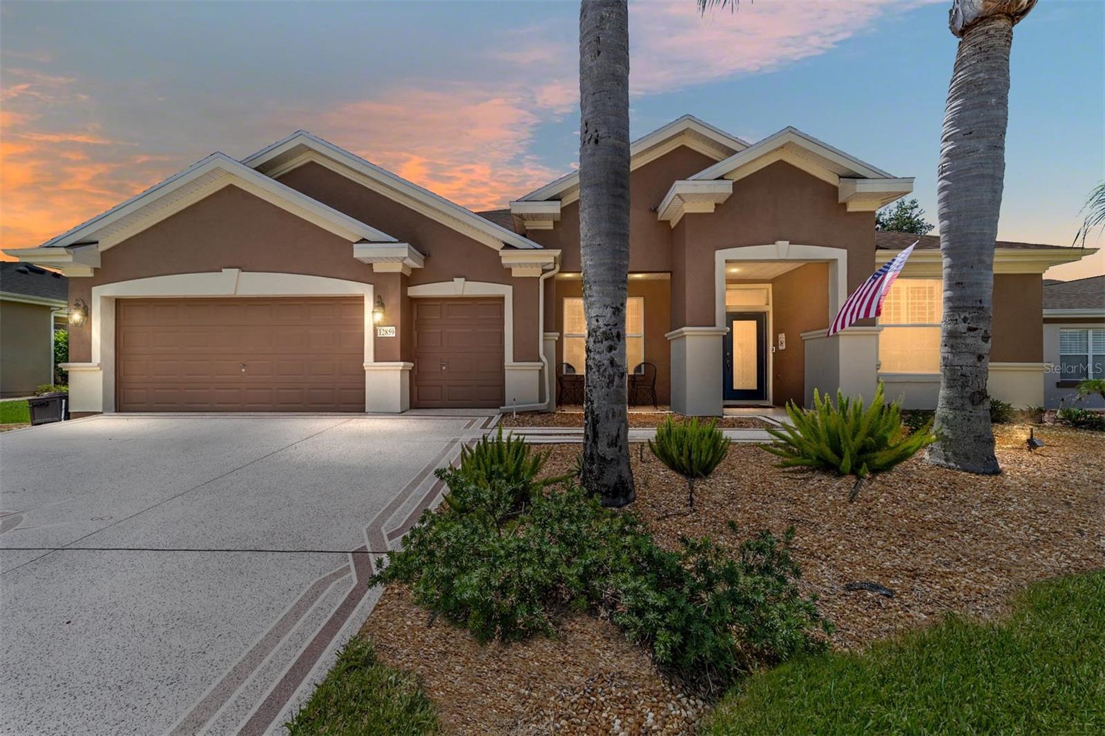 Single Family Residence in SUMMERFIELD, FL - Daniel Dourado