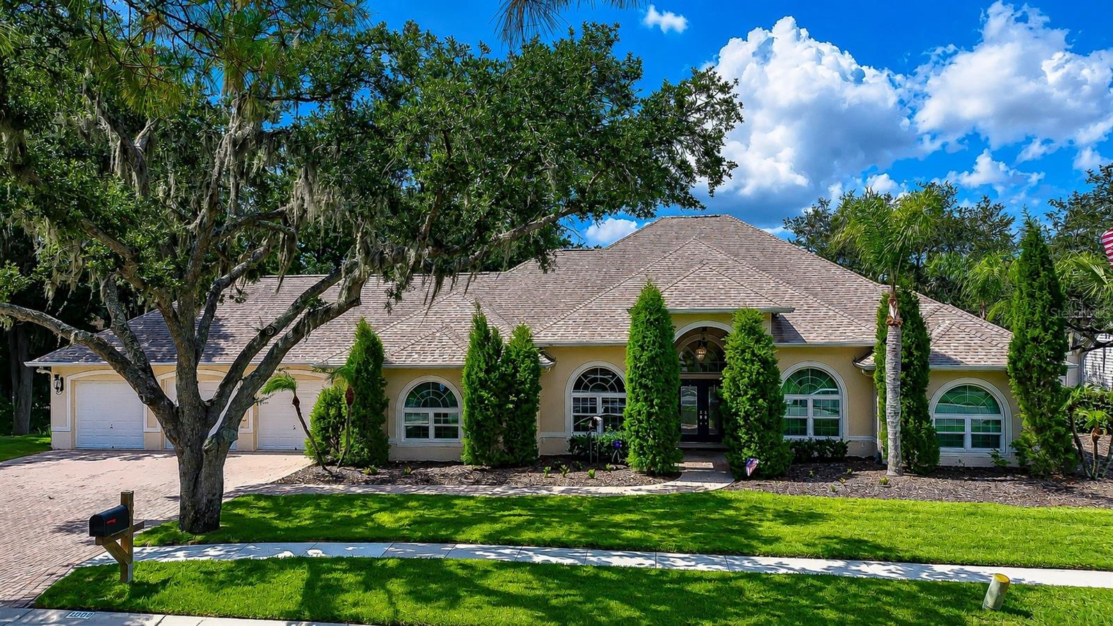 Single Family Residence in VALRICO, FL - Daniel Dourado