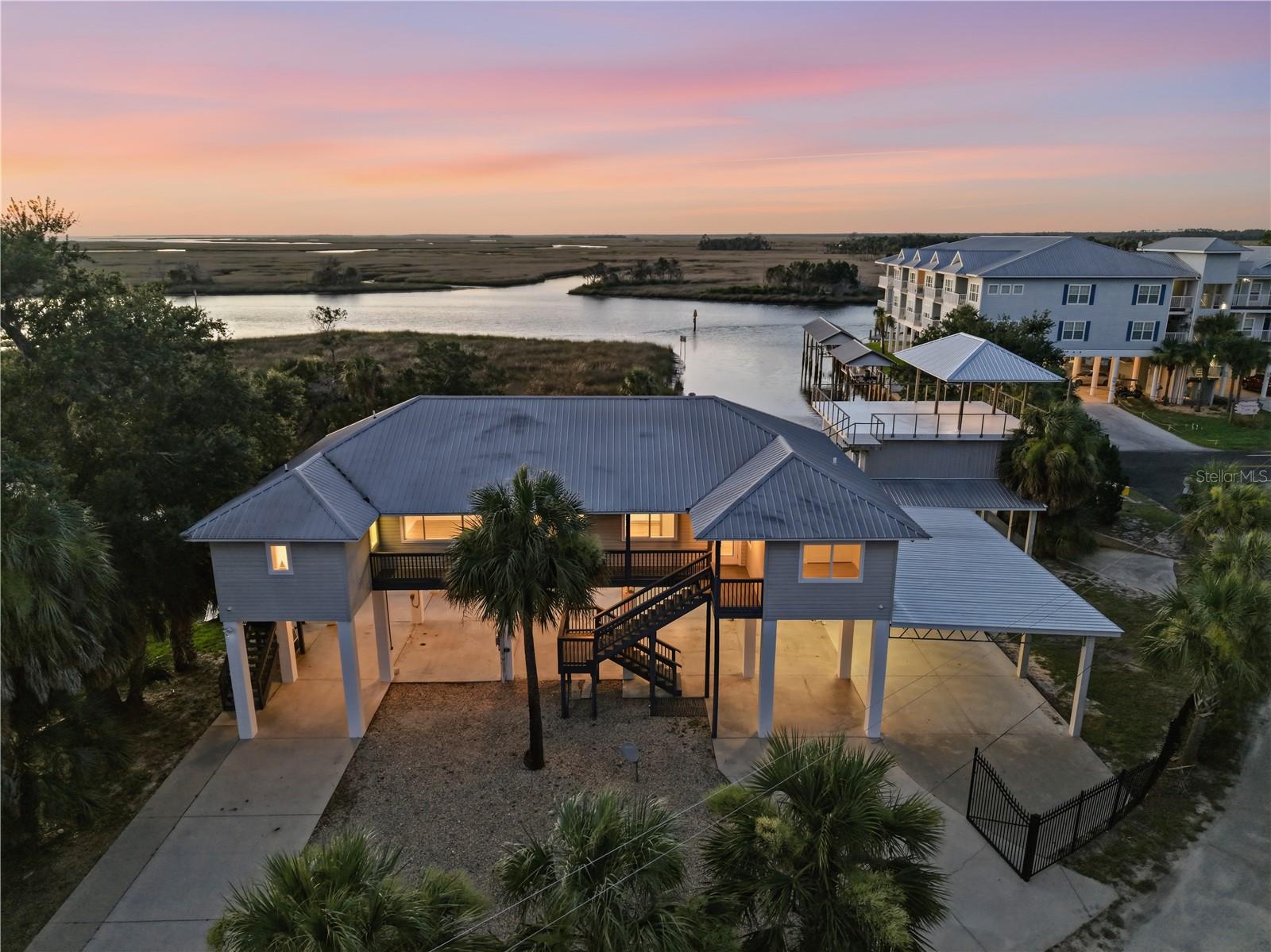 Single Family Residence in SUWANNEE, FL - Daniel Dourado