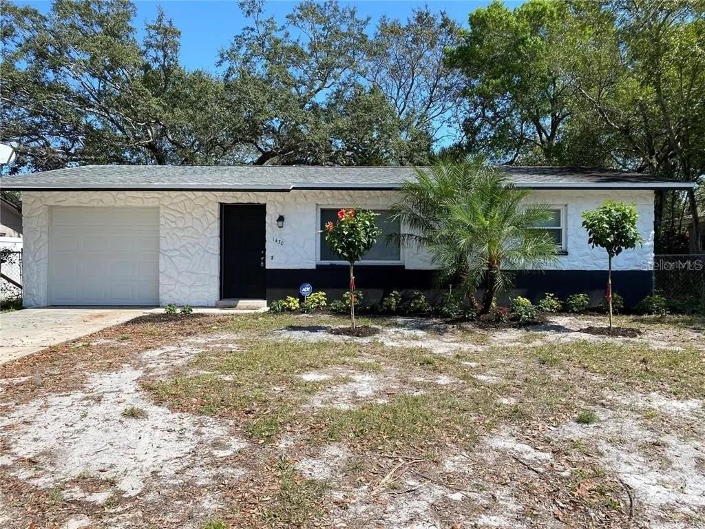 Single Family Residence in LARGO, FL - Daniel Dourado