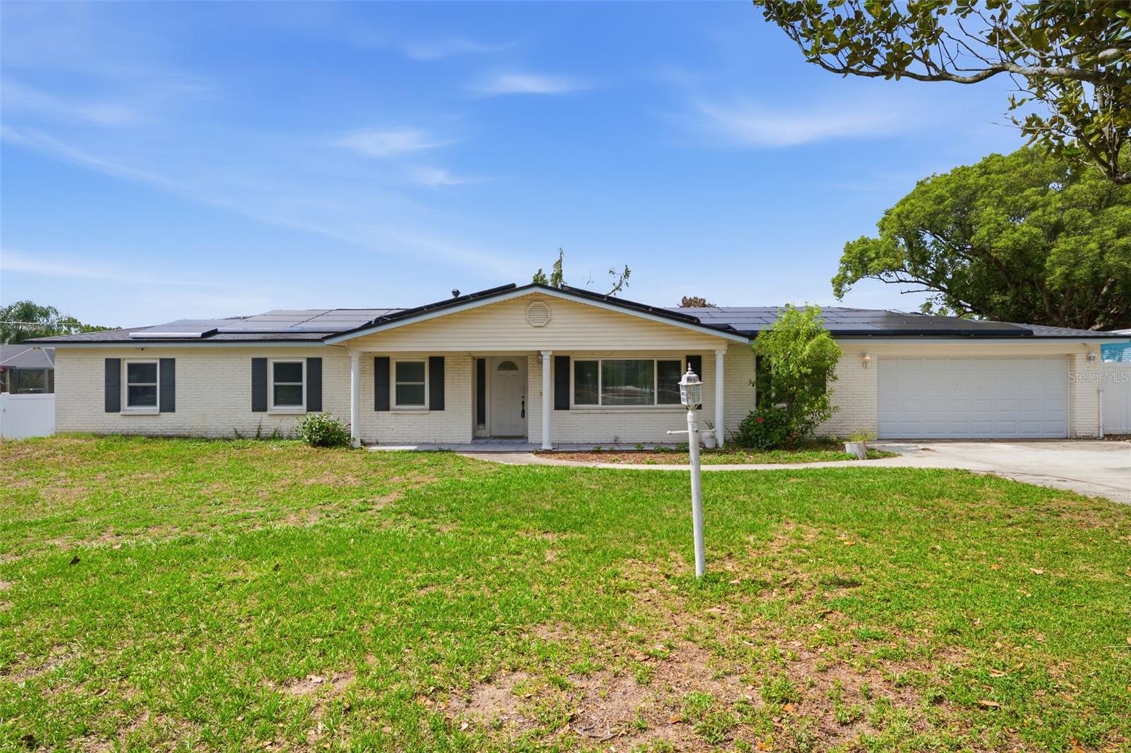 Single Family Residence in BRANDON, FL - Daniel Dourado
