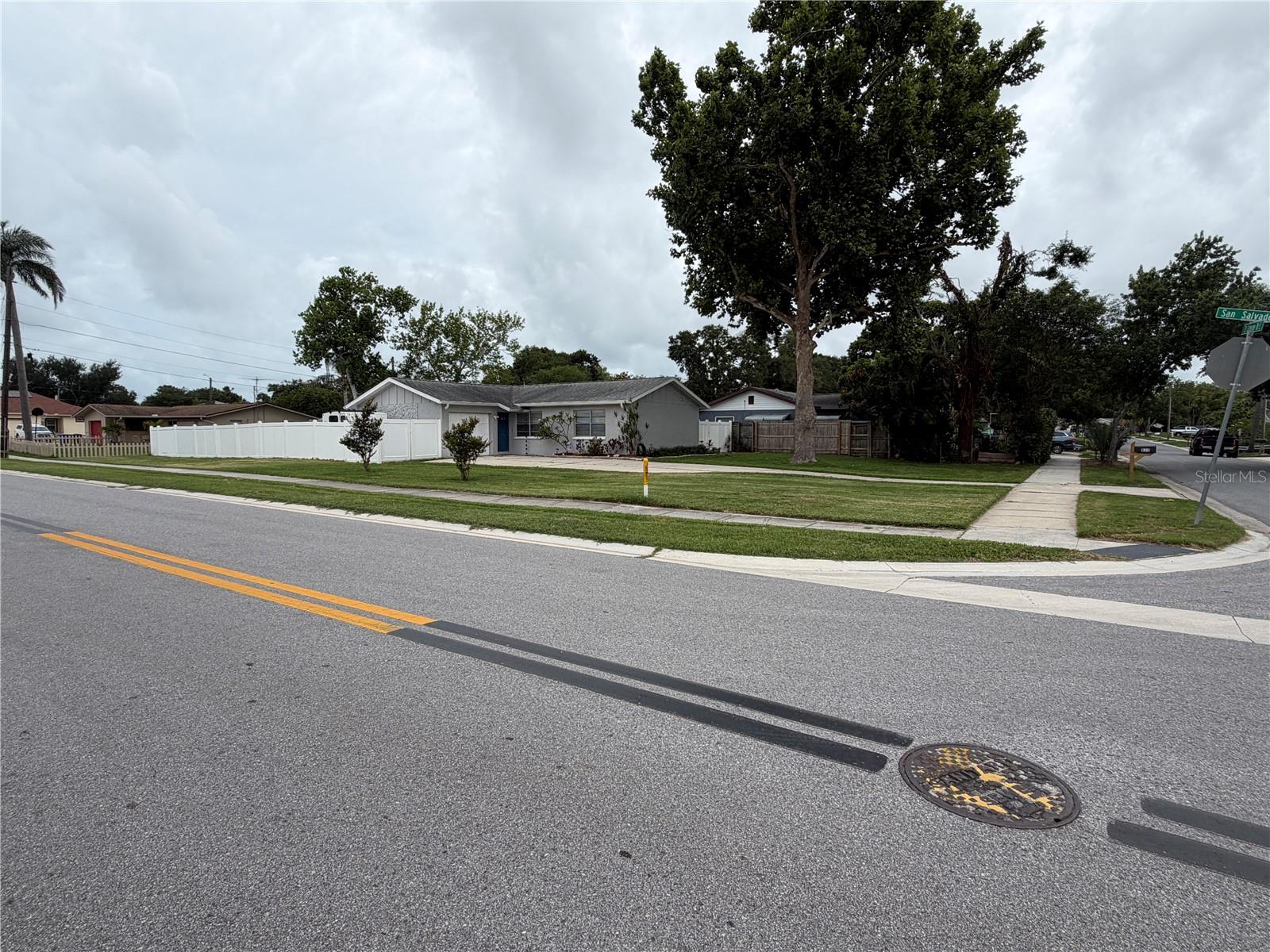 Single Family Residence em DUNEDIN, FL - Daniel Dourado