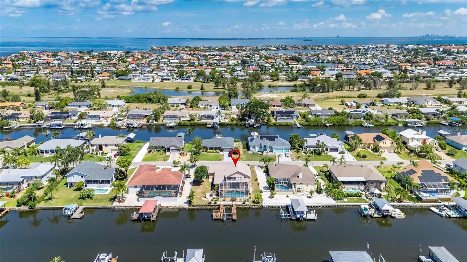 Single Family Residence in APOLLO BEACH, FL - Daniel Dourado