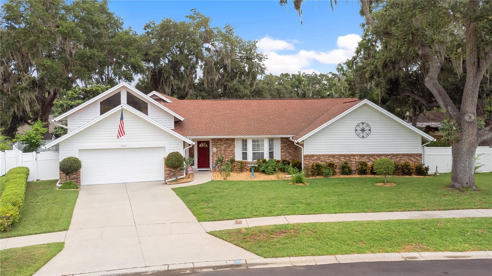 Single Family Residence in PLANT CITY, FL - Daniel Dourado