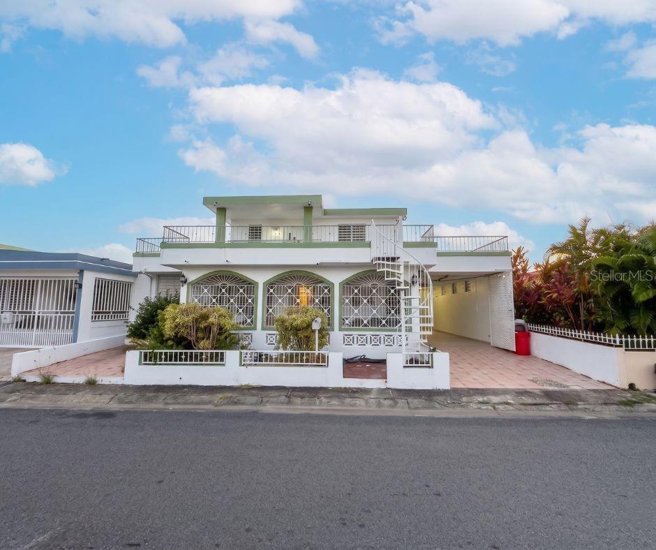 Single Family Residence in CAROLINA, PR - Daniel Dourado