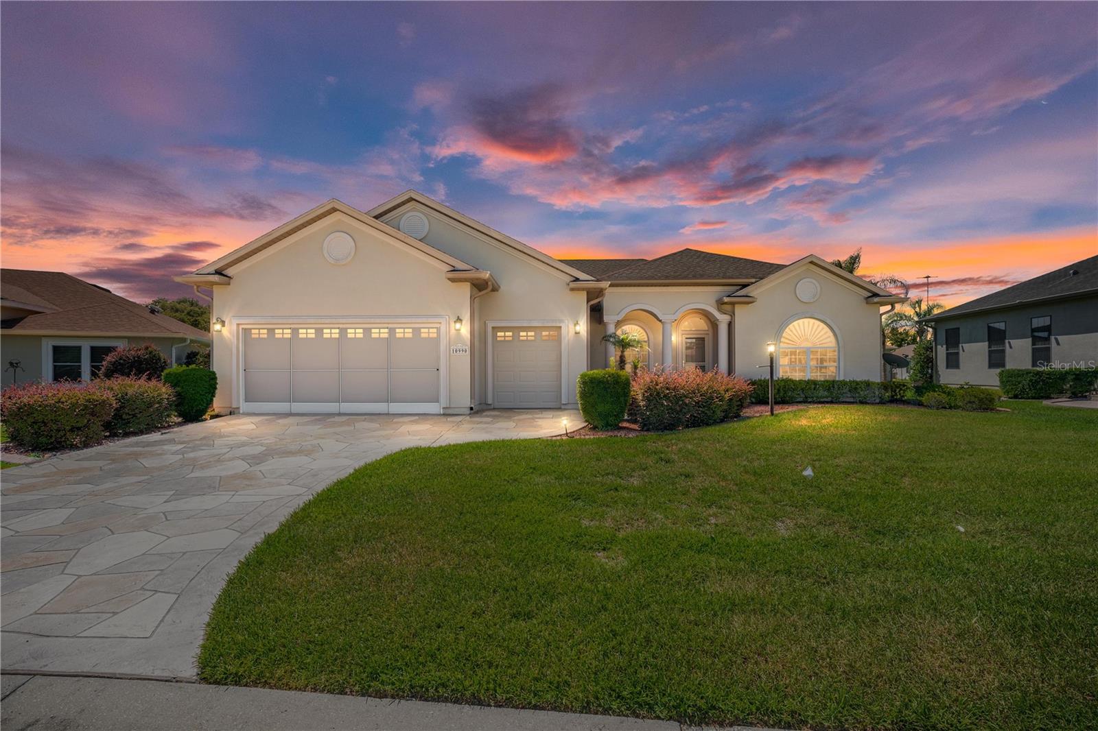 Single Family Residence in SUMMERFIELD, FL - Daniel Dourado