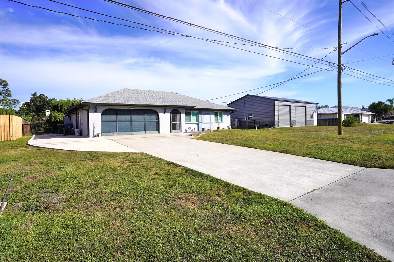 Single Family Residence em PORT CHARLOTTE, FL - Daniel Dourado
