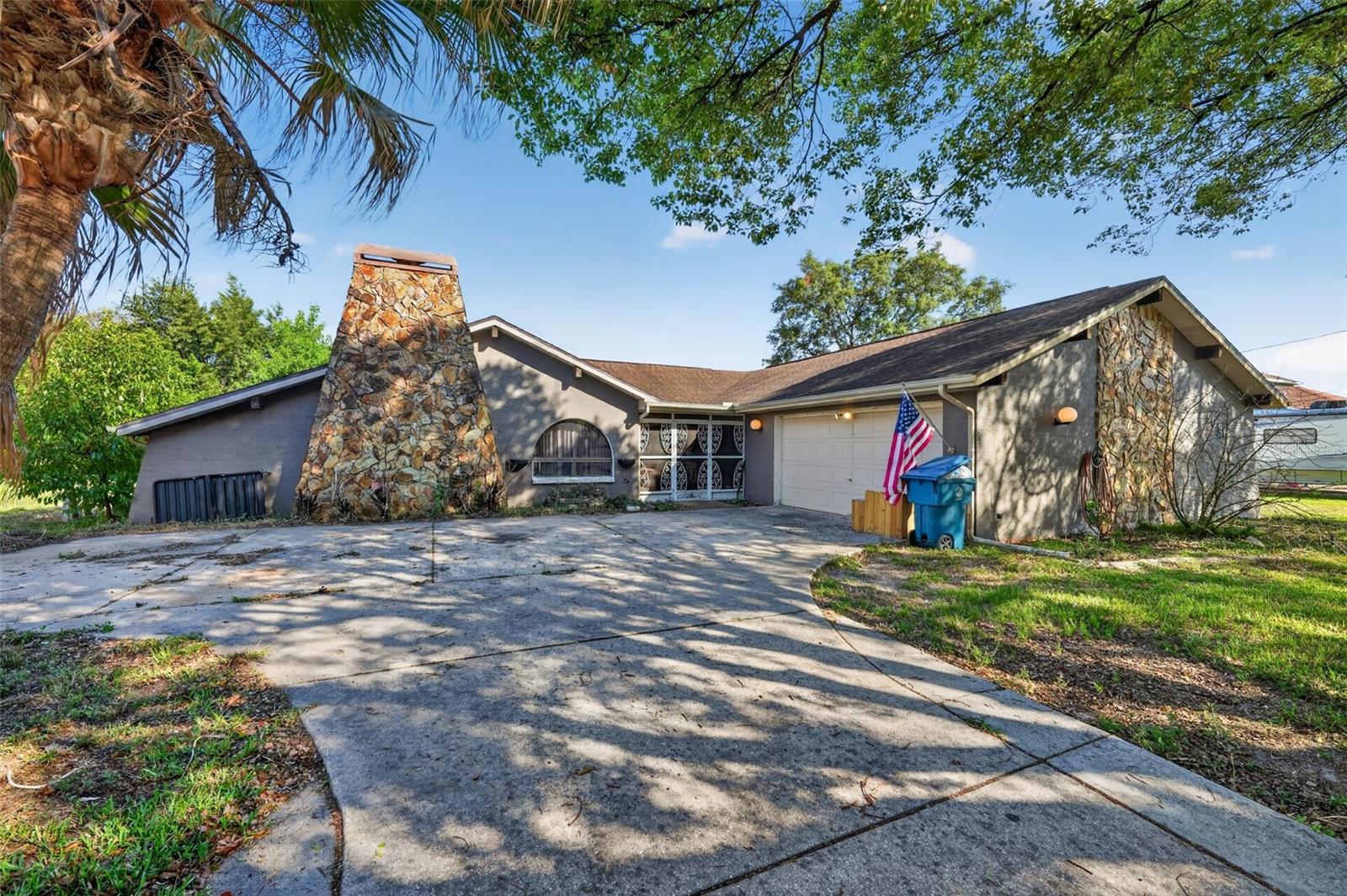 Single Family Residence in SPRING HILL, FL - Daniel Dourado