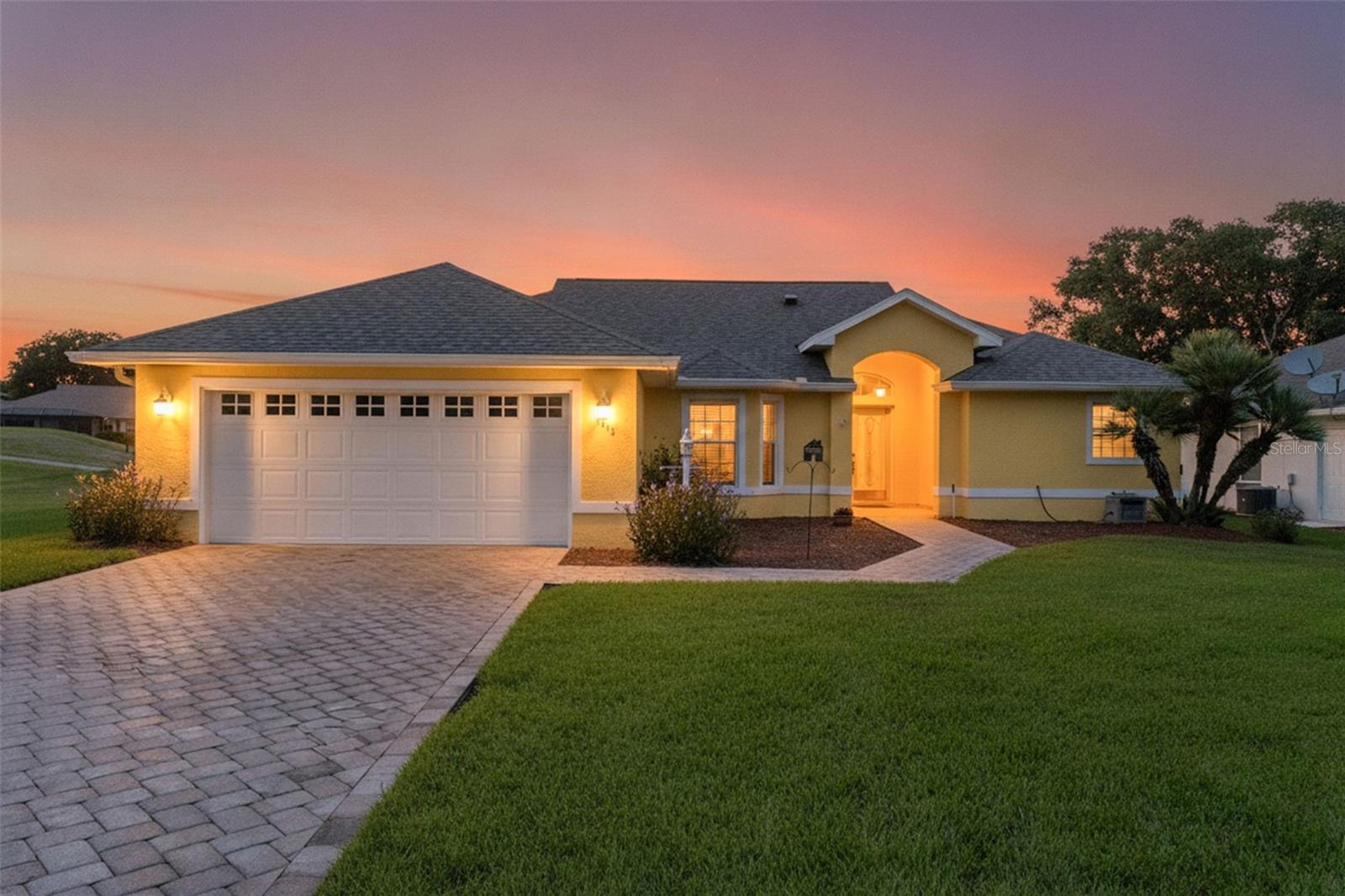 Single Family Residence in SUMMERFIELD, FL - Daniel Dourado