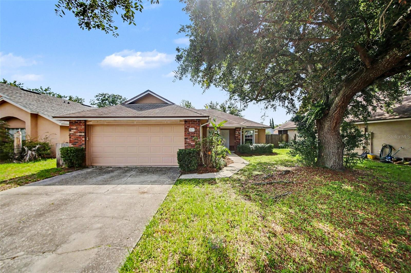 Single Family Residence em OVIEDO, FL - Daniel Dourado