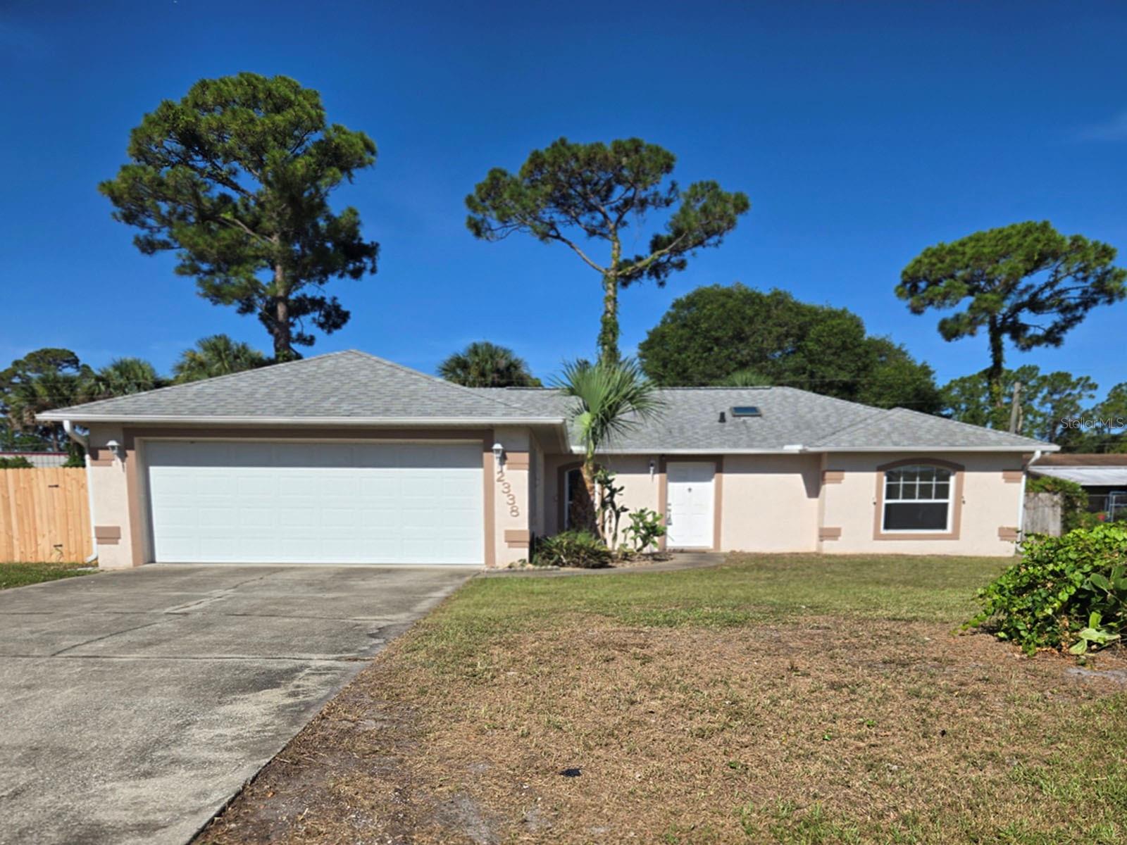 Single Family Residence in EDGEWATER, FL - Daniel Dourado