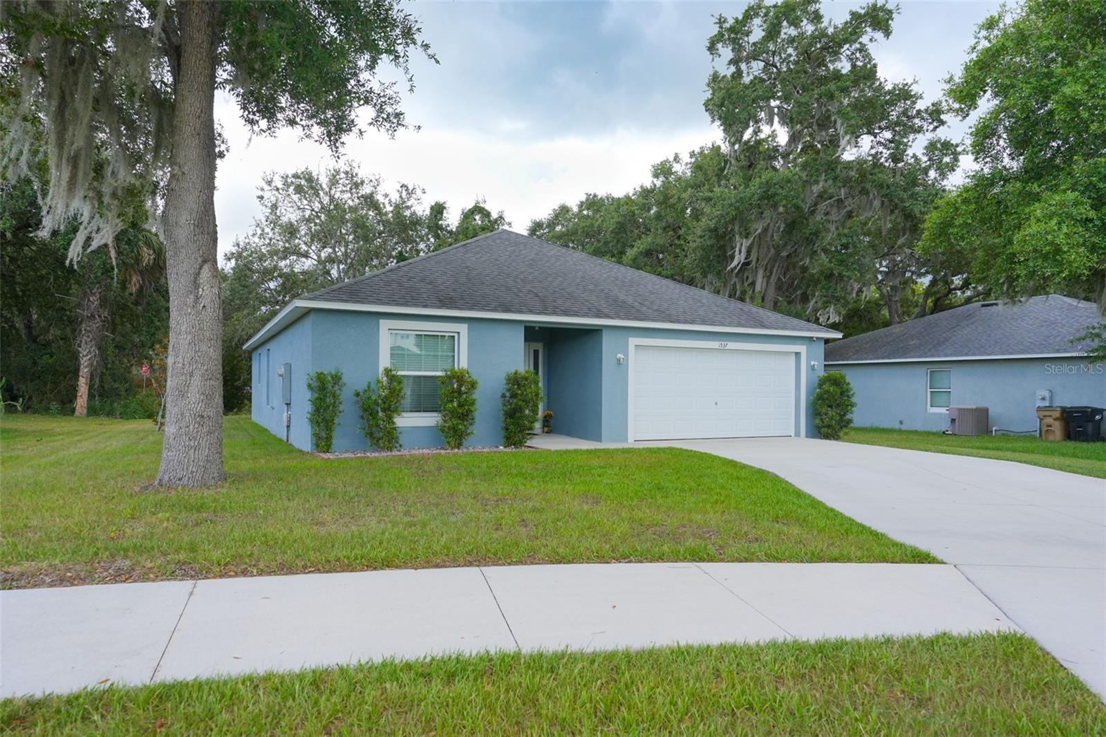 Single Family Residence in MOUNT DORA, FL - Daniel Dourado