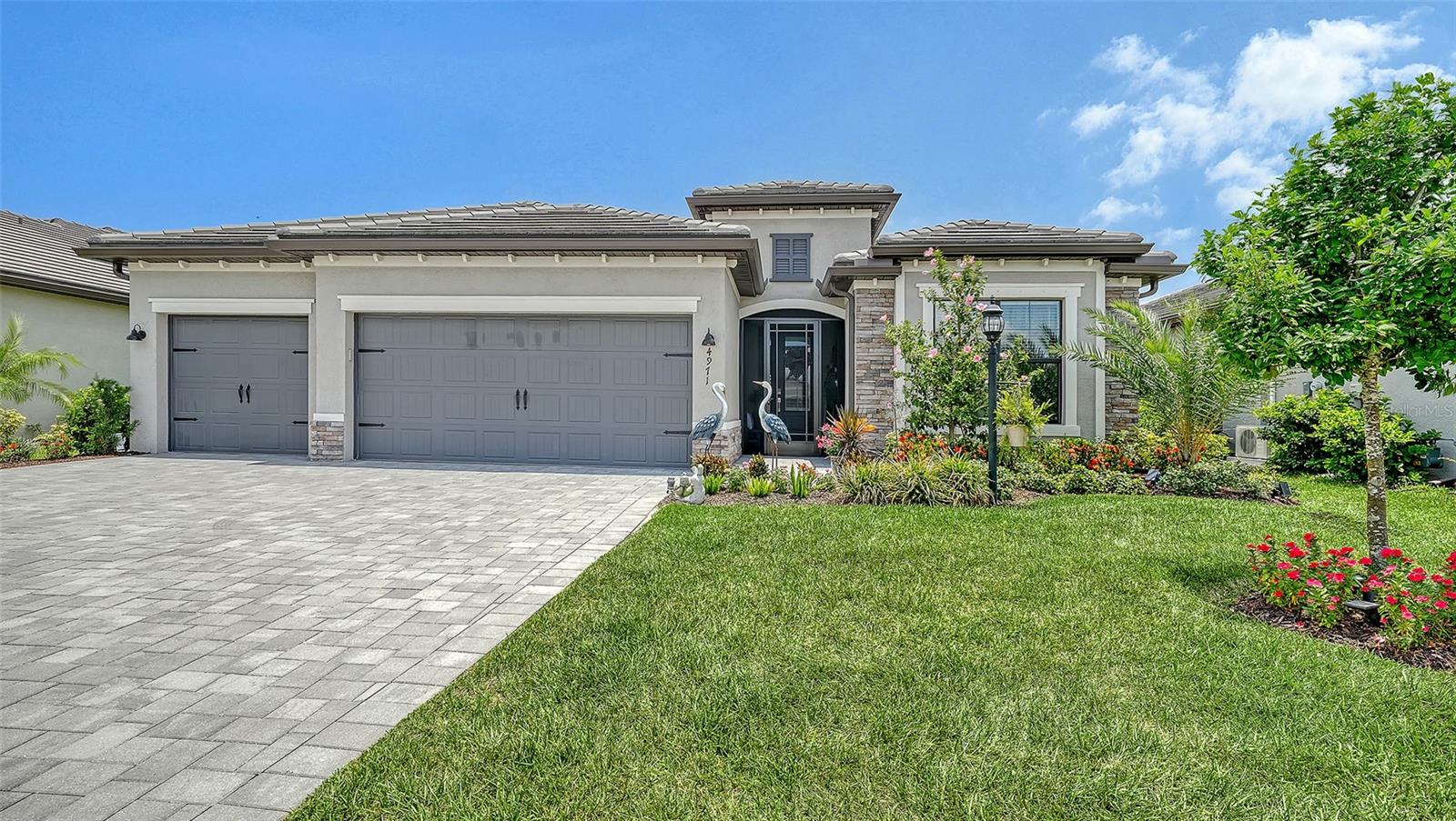 Single Family Residence in BRADENTON, FL - Daniel Dourado