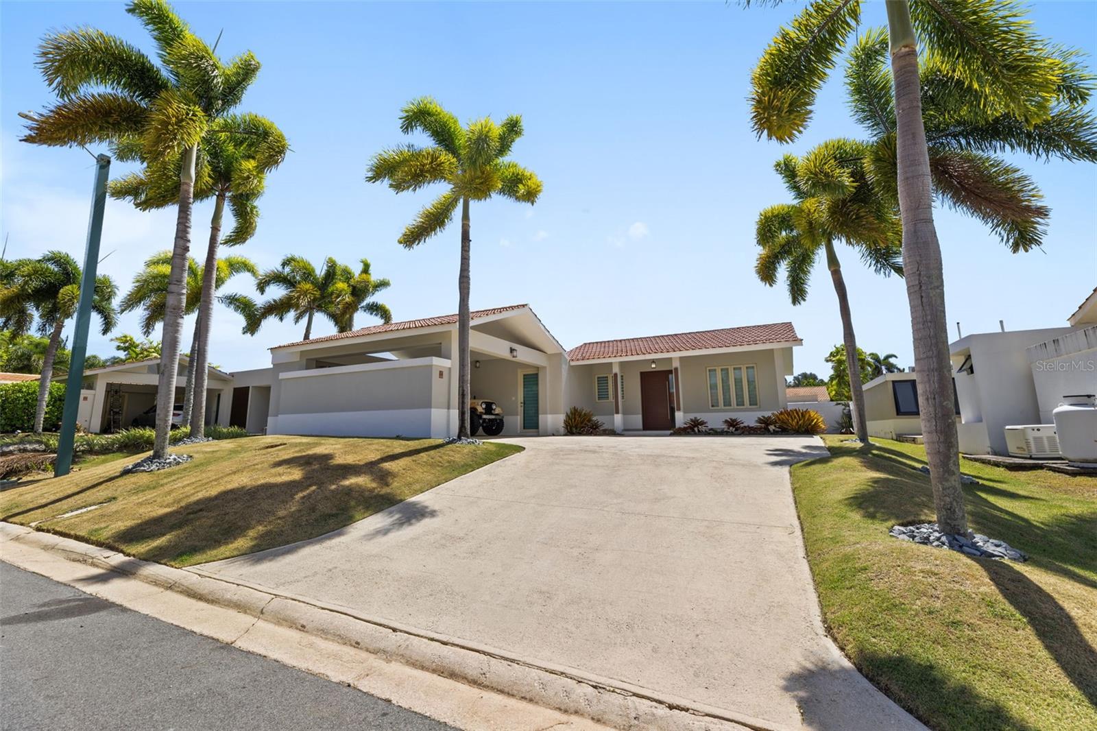 Single Family Residence in DORADO, PR - Daniel Dourado