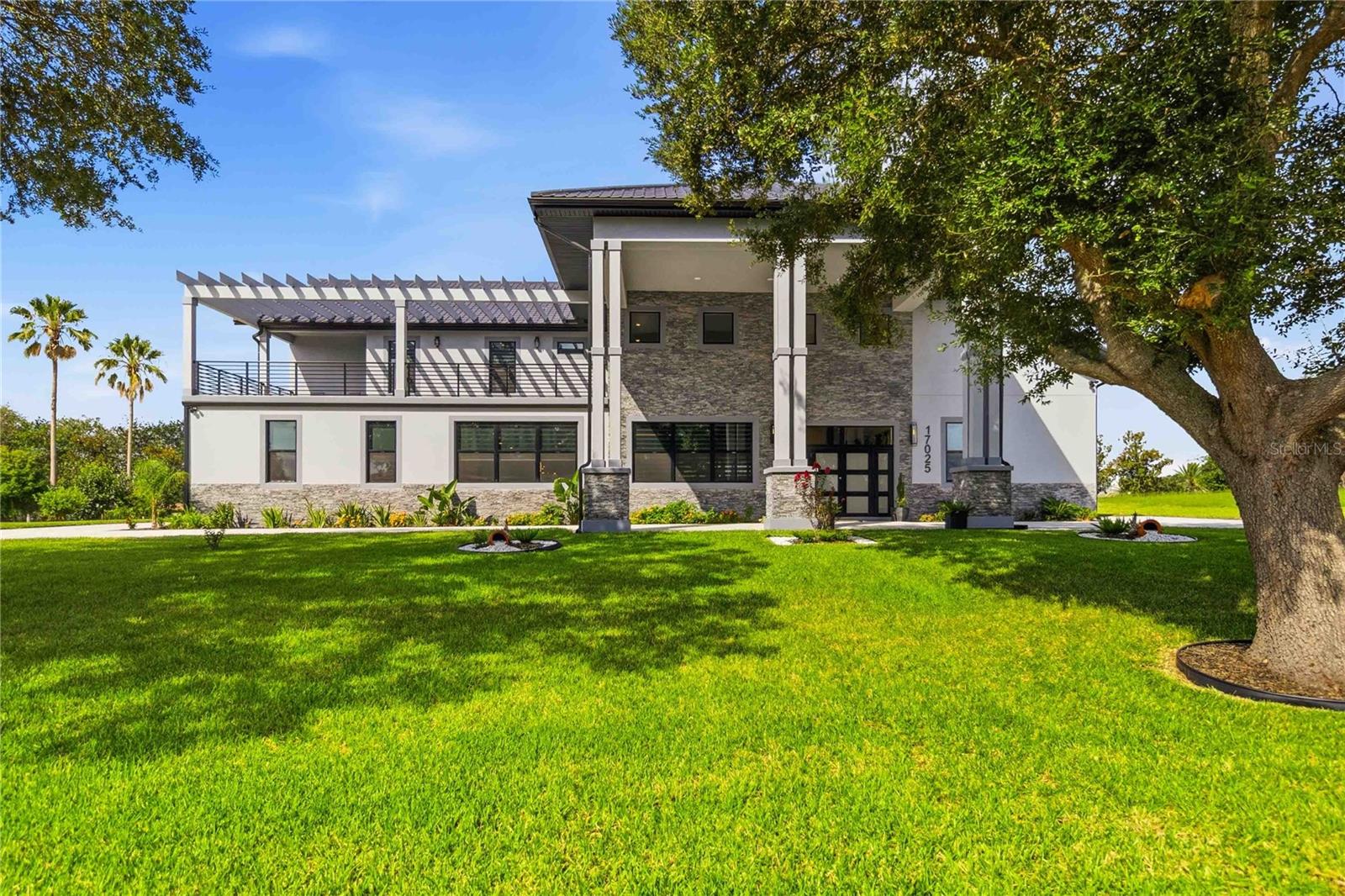 Single Family Residence in GROVELAND, FL - Daniel Dourado