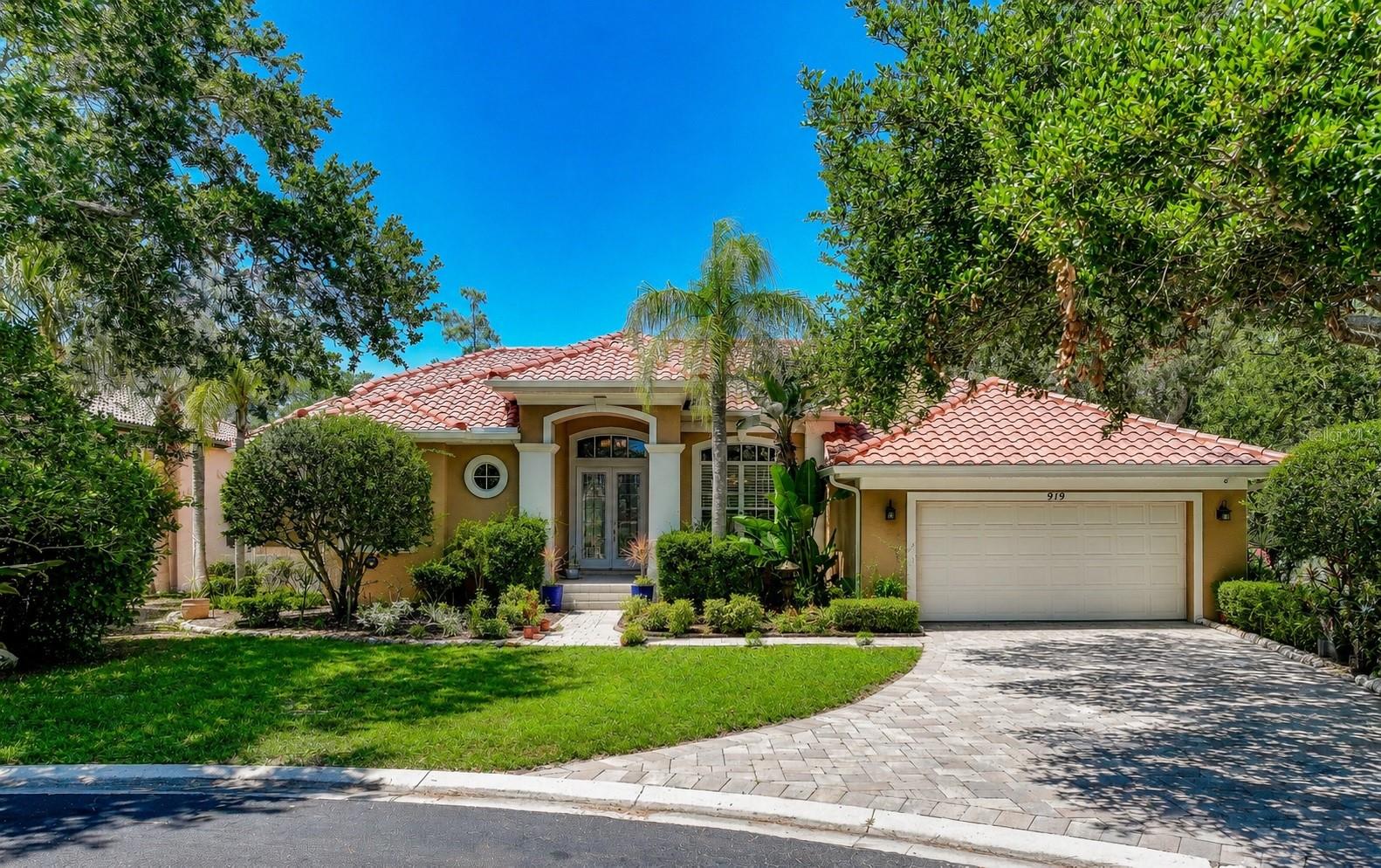 Single Family Residence in OSPREY, FL - Daniel Dourado
