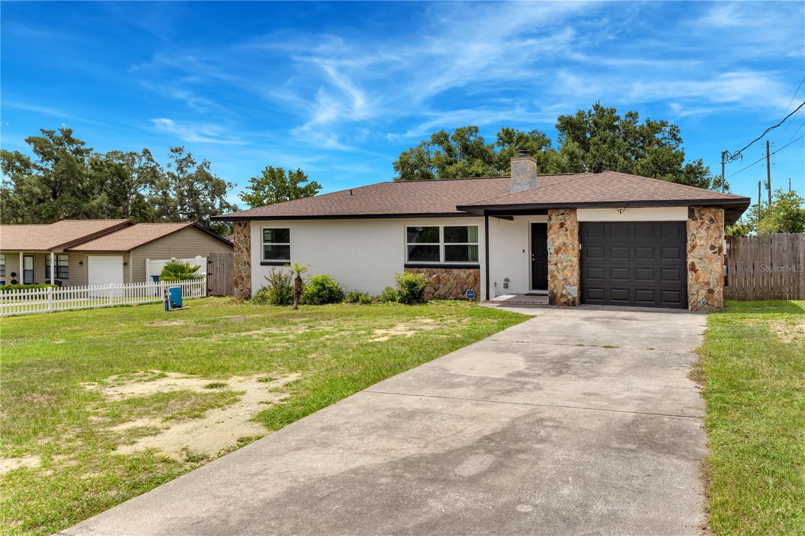 Single Family Residence in GROVELAND, FL - Daniel Dourado