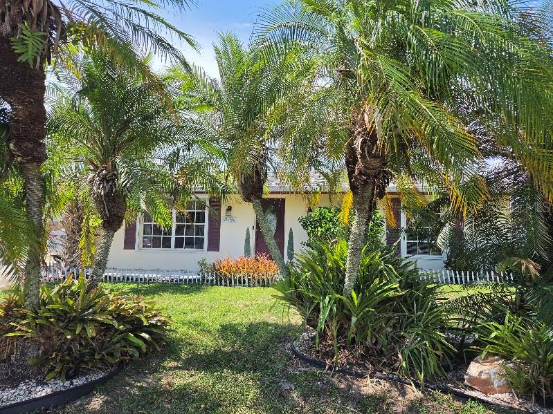 Single Family Residence em PORT CHARLOTTE, FL - Daniel Dourado