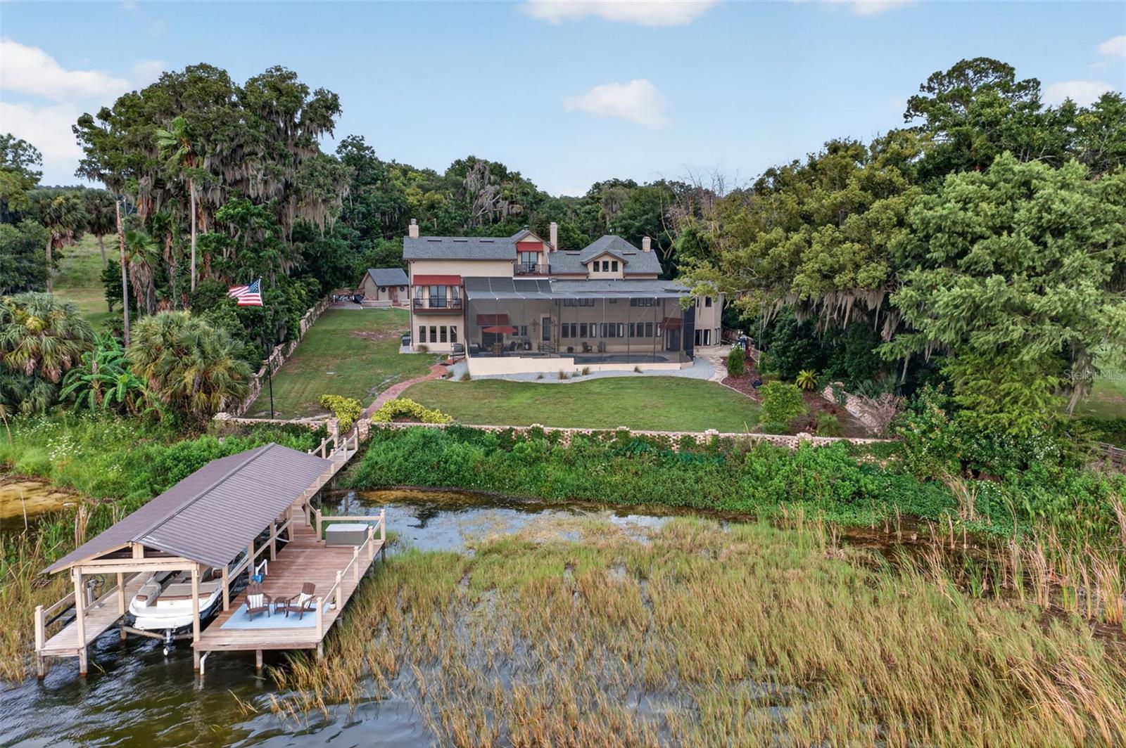 Single Family Residence in MOUNT DORA, FL - Daniel Dourado