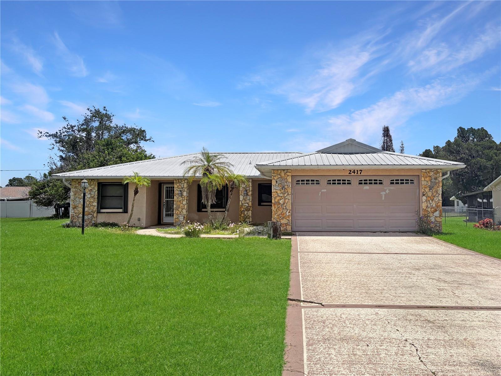 Single Family Residence in EDGEWATER, FL - Daniel Dourado