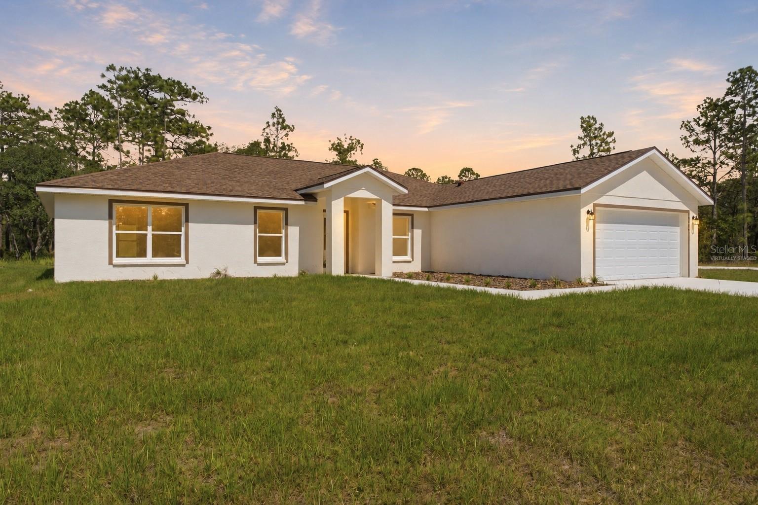 Single Family Residence in WEEKI WACHEE, FL - Daniel Dourado