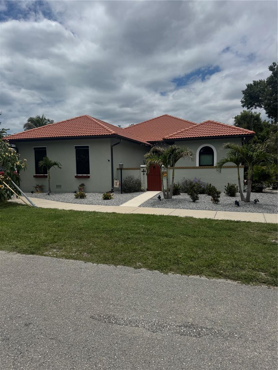 Single Family Residence in NOKOMIS, FL - Daniel Dourado