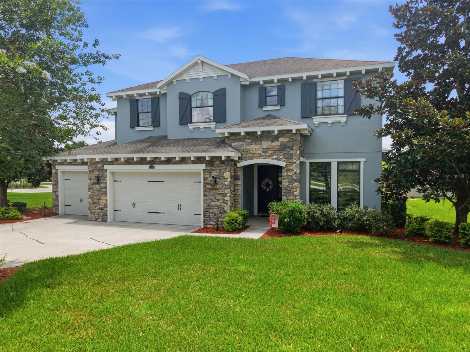 Single Family Residence in LUTZ, FL - Daniel Dourado