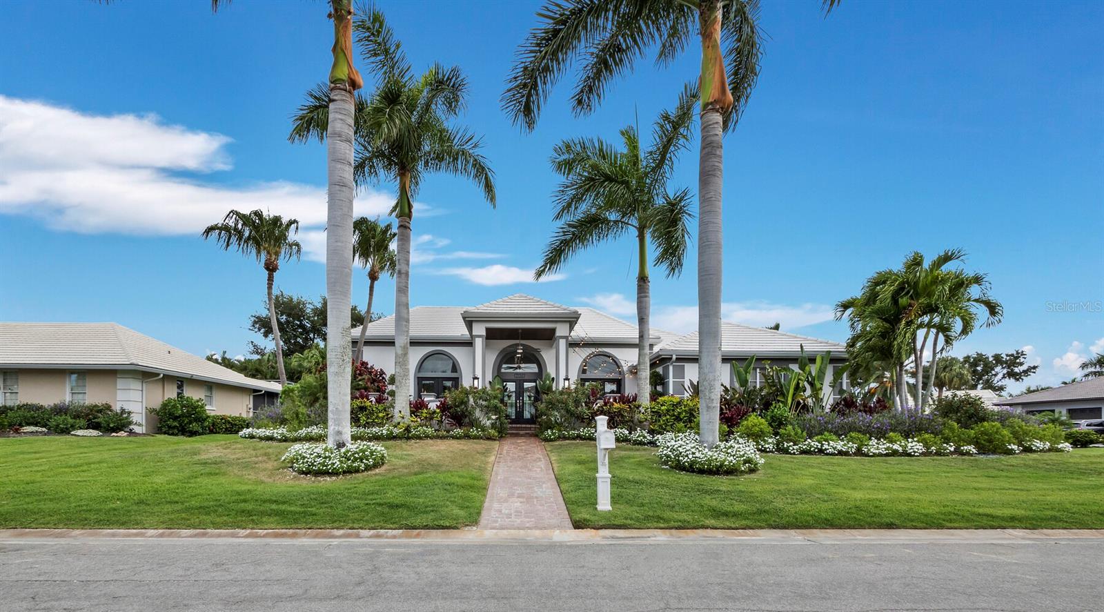 Single Family Residence in OSPREY, FL - Daniel Dourado