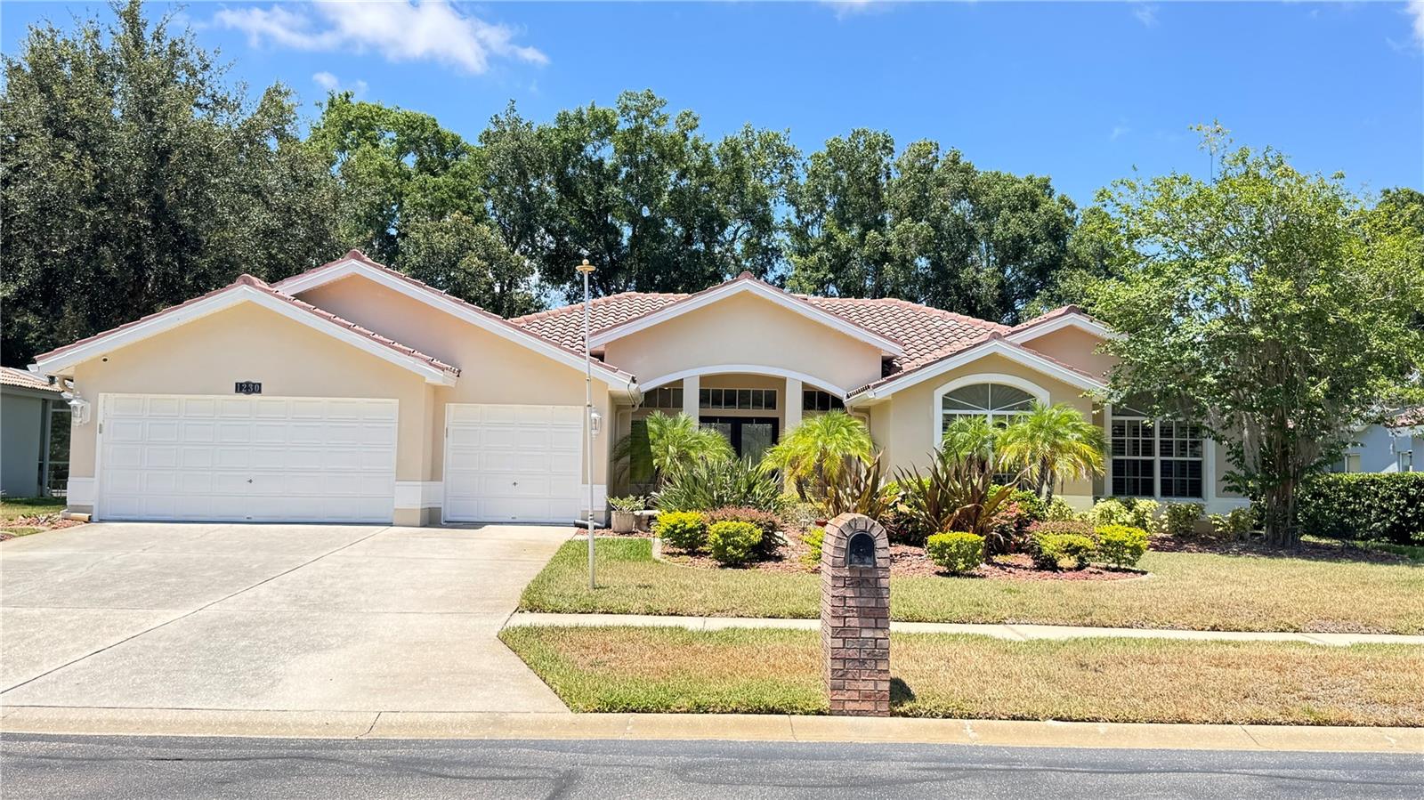 Single Family Residence in TARPON SPRINGS, FL - Daniel Dourado