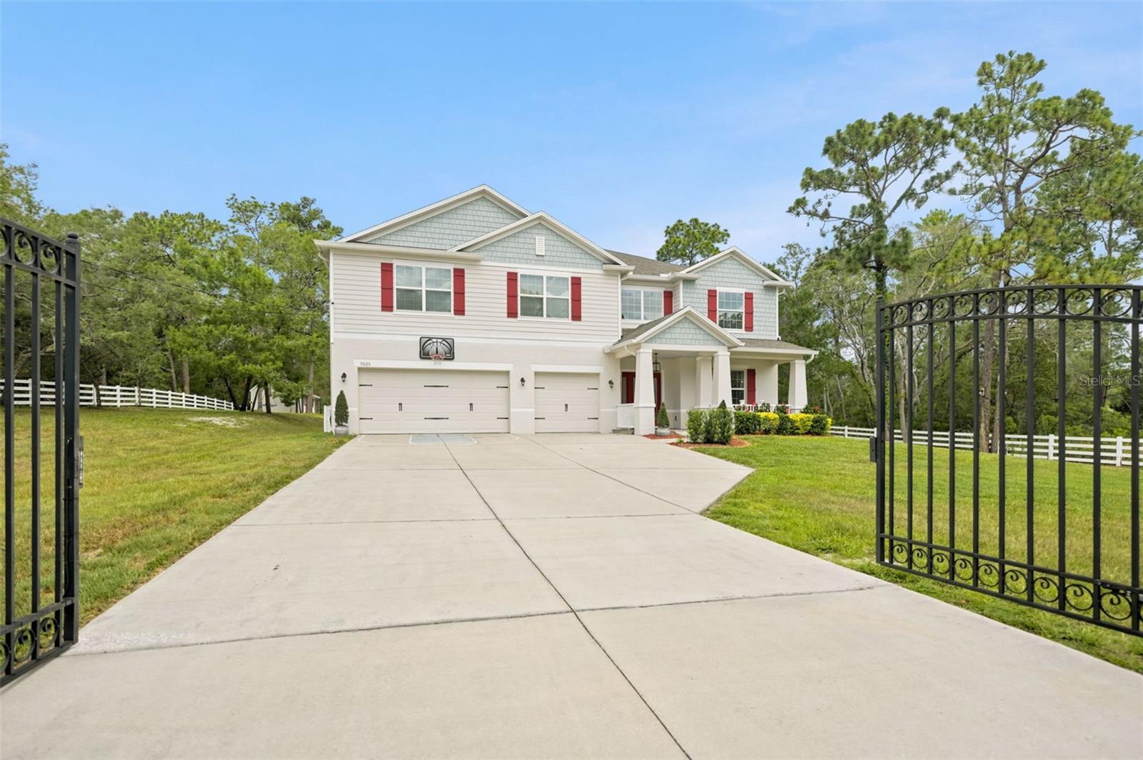 Single Family Residence in WEEKI WACHEE, FL - Daniel Dourado