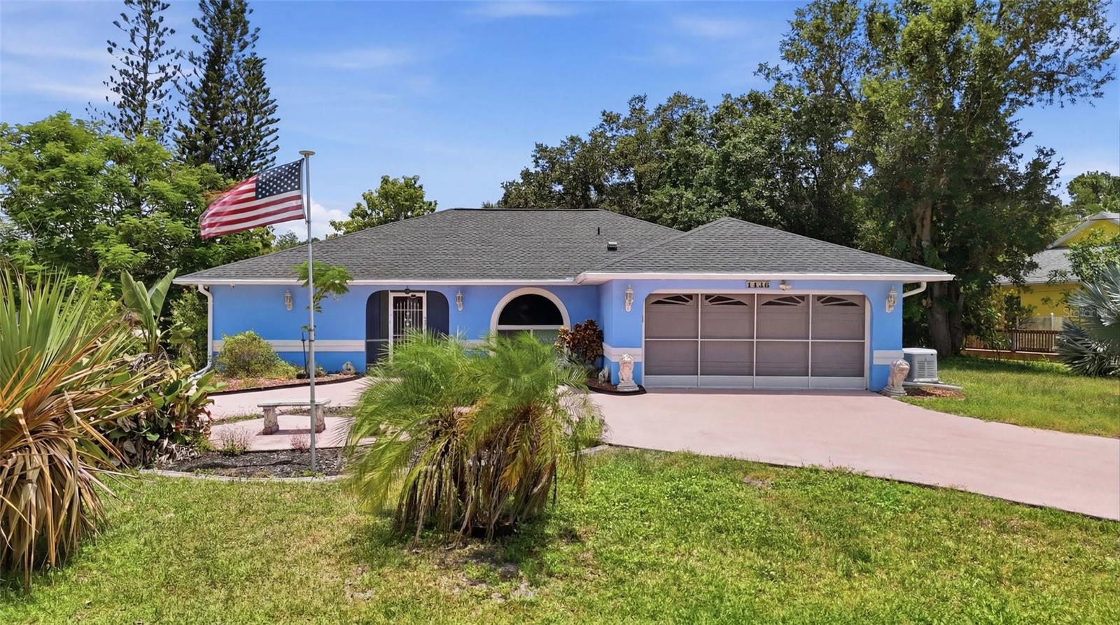 Single Family Residence em PORT CHARLOTTE, FL - Daniel Dourado