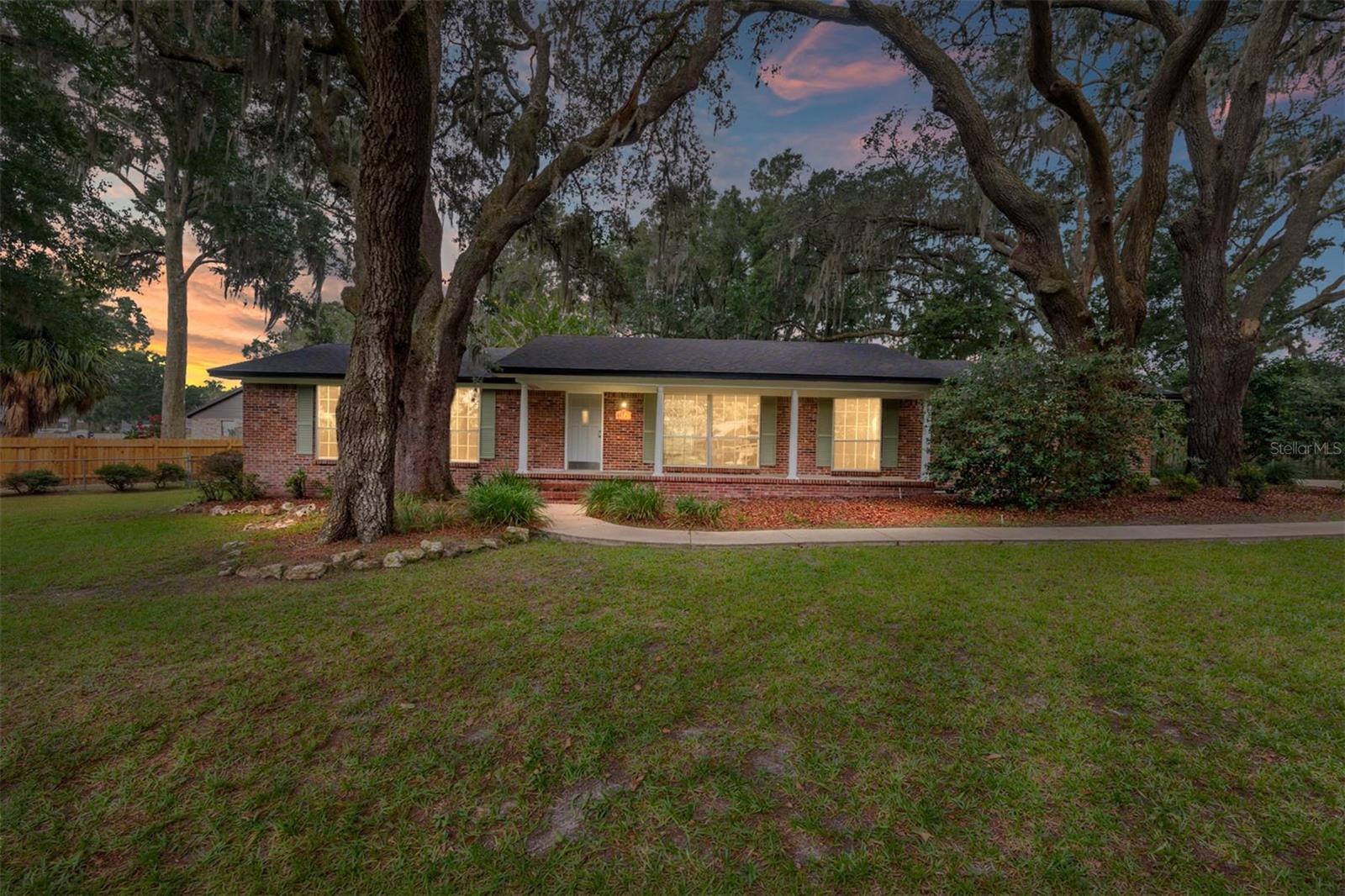 Single Family Residence em NEWBERRY, FL - Daniel Dourado
