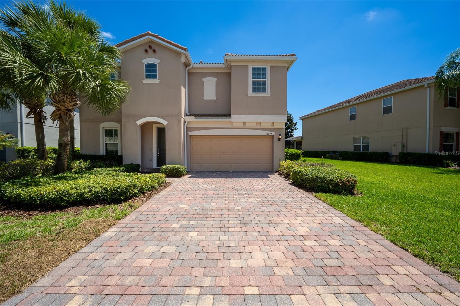 Single Family Residence in ORLANDO, FL - Daniel Dourado